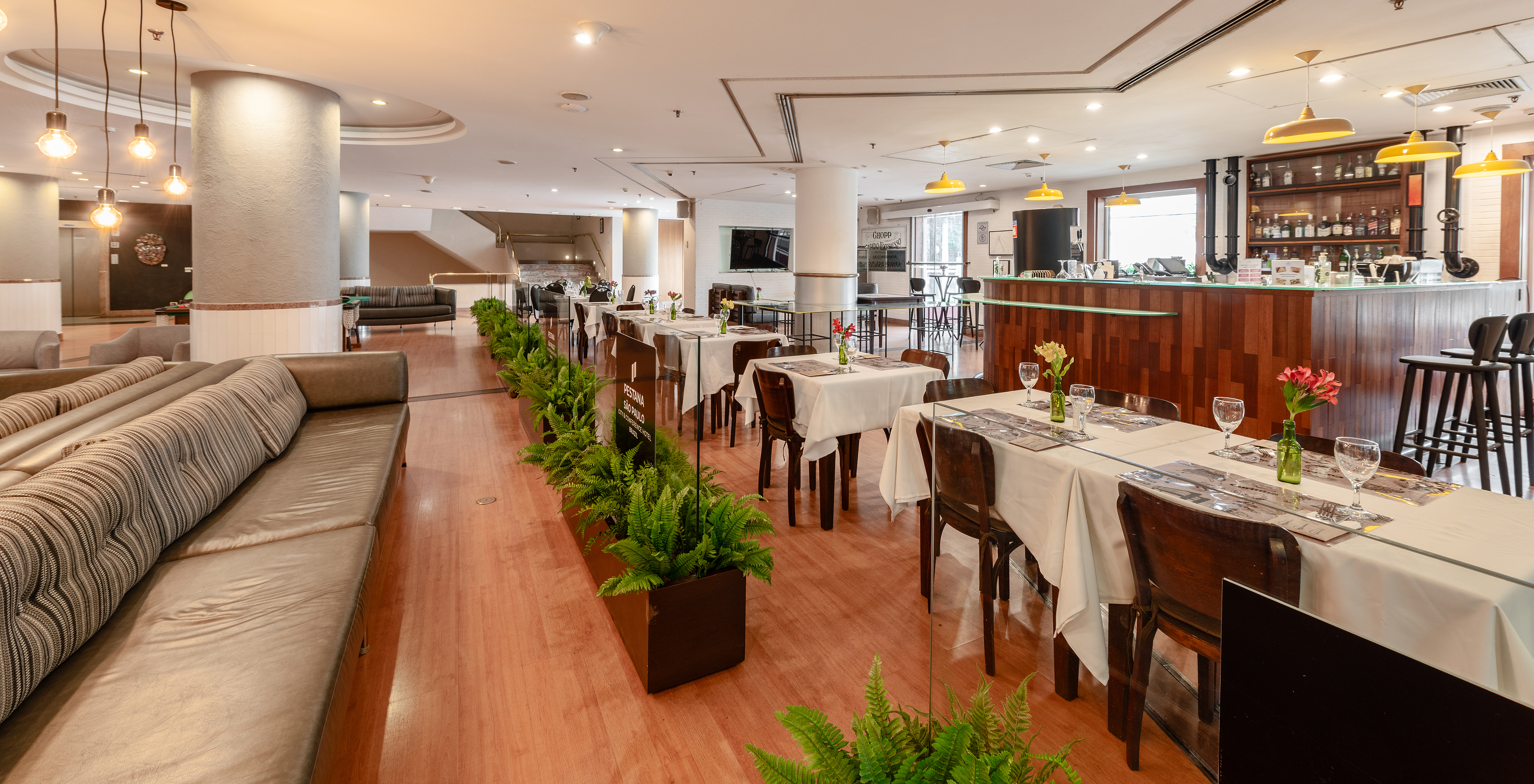 Lobby e bar do Hotel Pestana